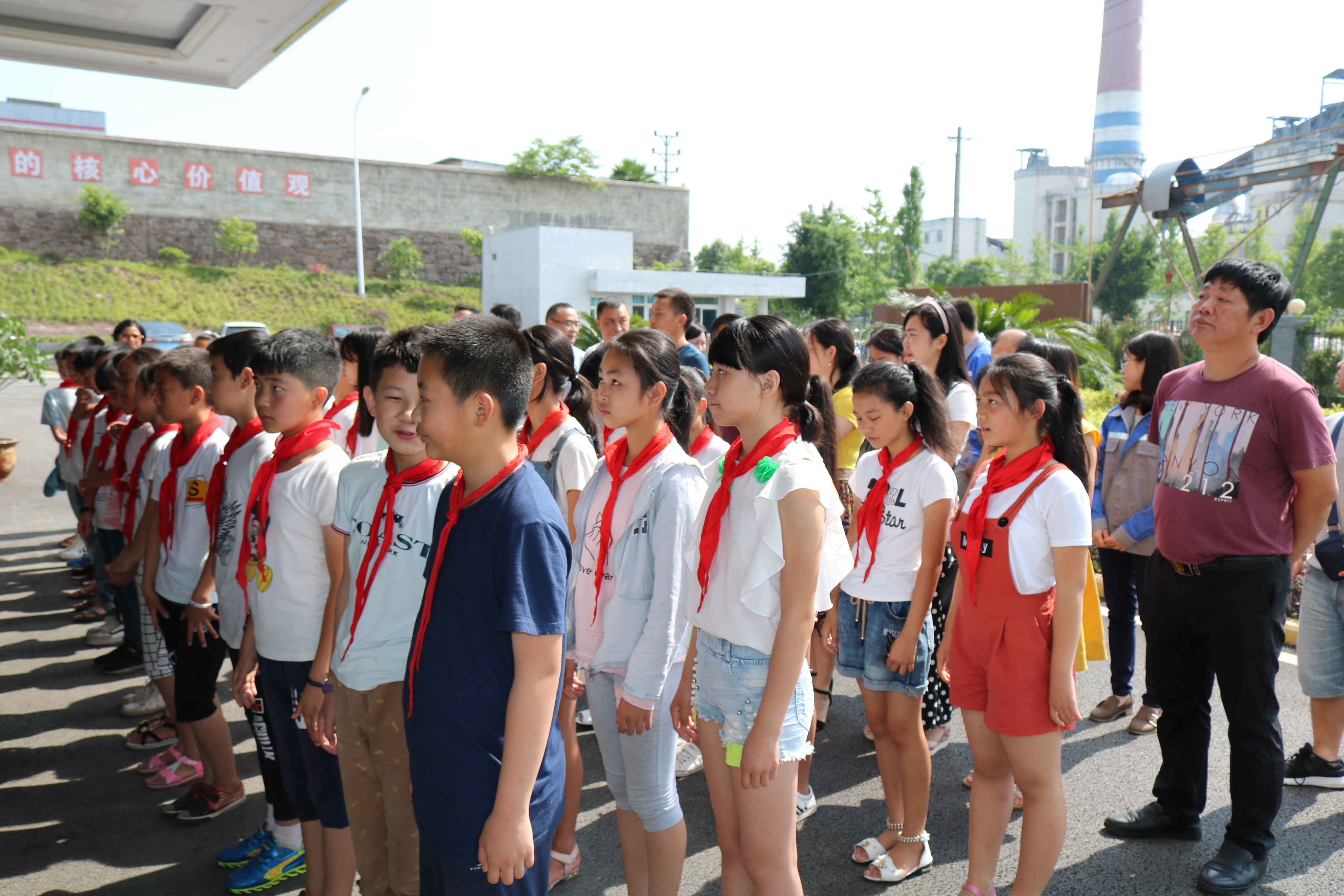 四方小學師生一行參觀中天電廢