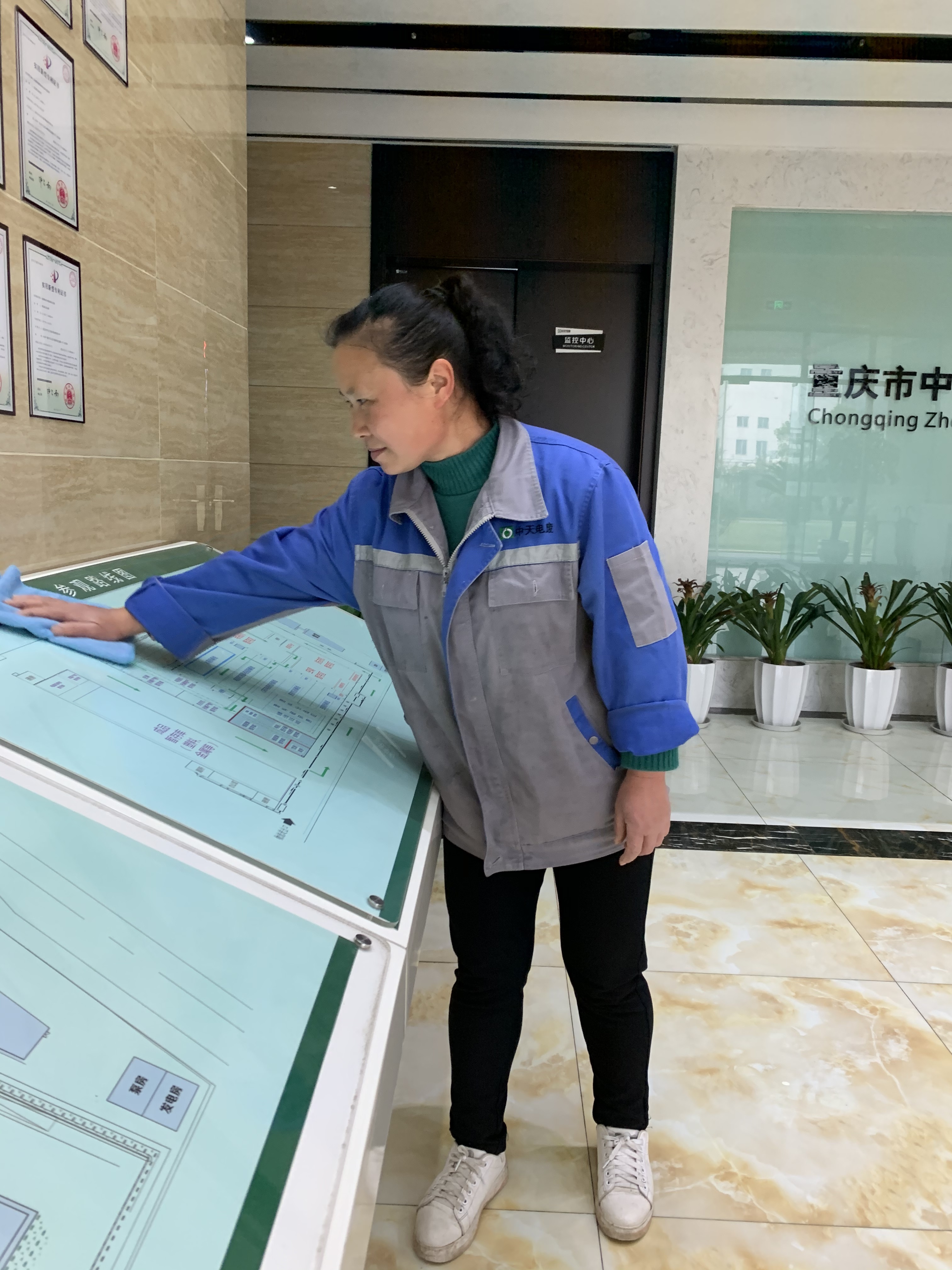 愛崗敬業，在平凡中創造美麗